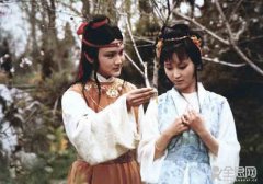 电视剧《红楼梦》黛玉没玉 宝玉摔玉