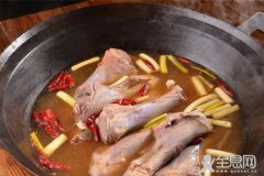 铁锅炒菜就不用担心缺铁？你想多了！