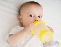 开空调时给宝宝准备：一盆水和一杯水
