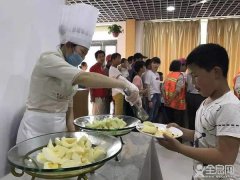 郑州免费素食餐厅开放一年多，依然回馈社会