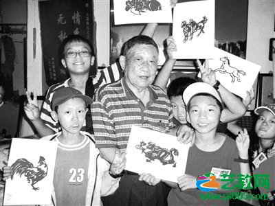 袁远驹:独臂剪纸老艺人(图)