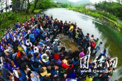 2010年吉首丹青清明歌会在清明河畔举行