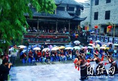 品味民族歌舞 感悟“神秘湘西”