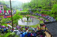 凤凰山江苗寨举行“四月八”跳花节