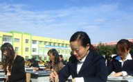 新疆裕民县第一小学举办“迎国庆”师生书法活动