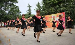 广场舞可打造成中国特色民俗品牌