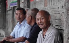 纪实摄影技巧：抓拍招牌表情