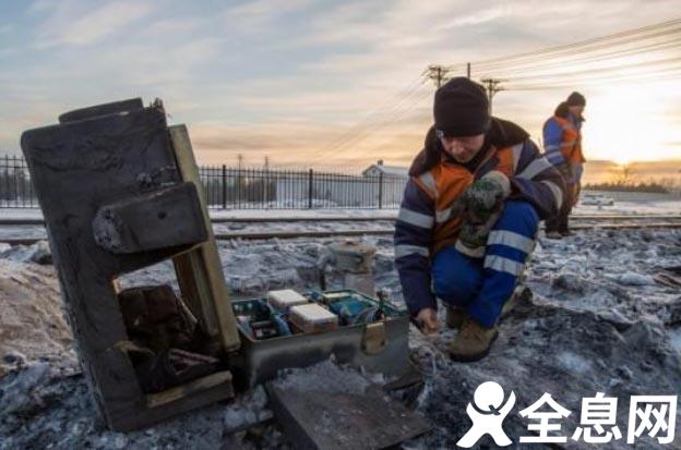 零下40度徒手拧螺栓 只为大兴安岭小火车安全通过