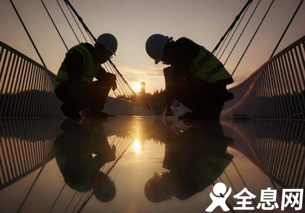 湖南张家界：玻璃桥冬检忙