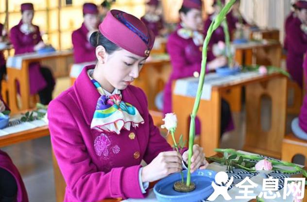 重庆"动妹"插花迎春运 茶艺培训增强内在素养
