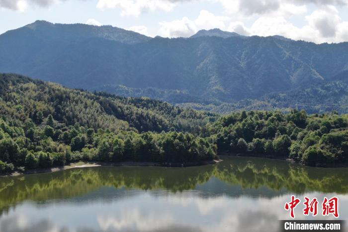 航拍安徽黟县宏村宛如仙境奇墅湖