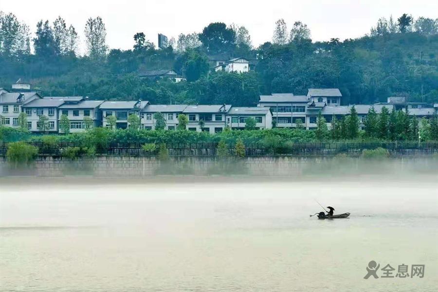 阿蓬江畔烟雨朦胧 千年濯水古镇宛如水墨画卷