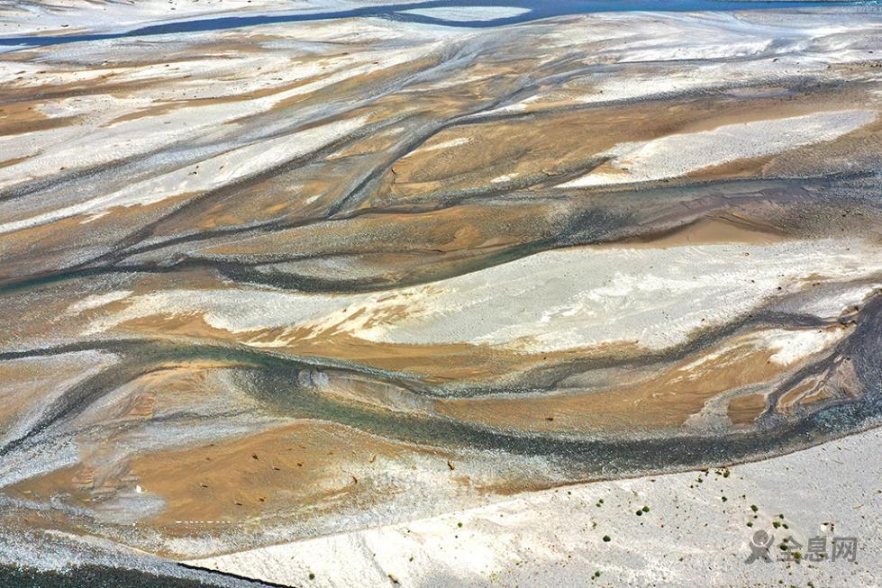 甘肃酒泉：疏勒河道似油画