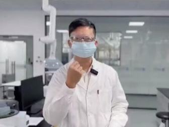 口罩上的残留物是什么？戴前必须“甩一甩”？专家解读