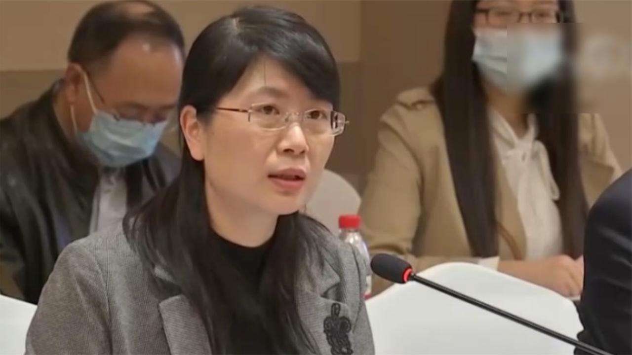 “医保谈判姐姐”上热搜，药价“挤水分”不能只靠谈判“掉眼泪”