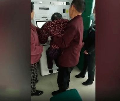 “抬病人到银行修改密码”犯了一刀切毛病