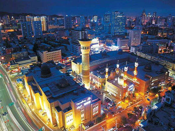 新疆乌鲁木齐：“夜经济”新活力点亮一座城