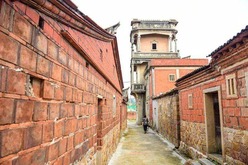 晋江梧林：红砖古厝四时新