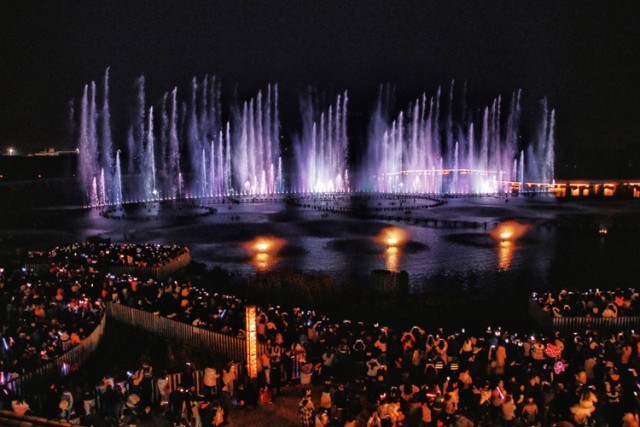 夜游天河潭 梦幻璀璨醉游人