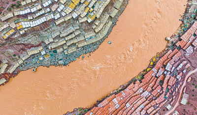 澜沧江畔 千年盐田