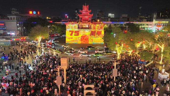 不断刷新的出行、文旅、消费数据，这就是中国！