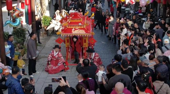 新时代中国调研行之文化中华·红色遗址焕新记｜红色故都里的“网红”小镇