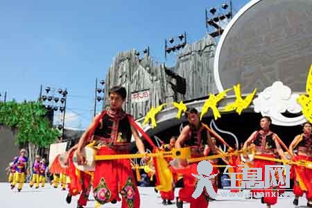 彝族舞蹈形式——跳三弦