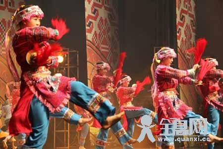 彝族舞蹈豪迈的舞风