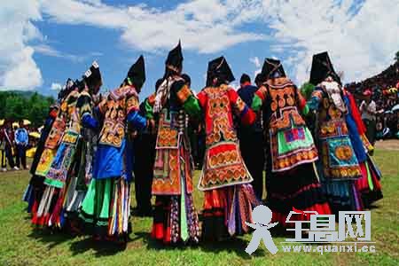 彝族舞蹈服饰道具