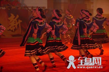 彝族舞蹈欣赏——耍腰