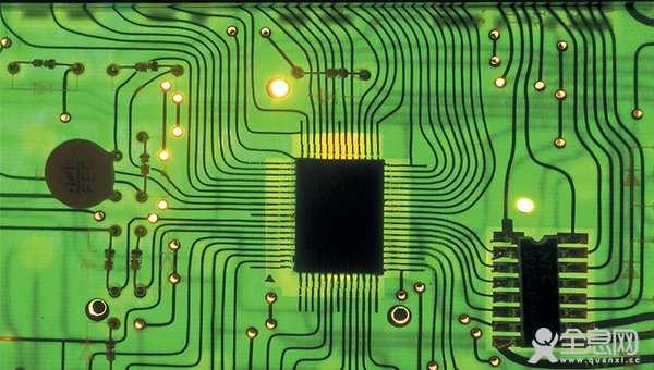没想到电路板上的“牛屎片”作用这么大