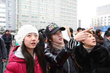 北影表演学院三试发榜，考生在查看榜单