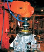  用于汽车动力总成装配的工业机器人