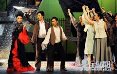 《贵妇还乡》一场黄梅戏时代战役