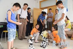 “机器人工作室”　和未来机器人亲密接触