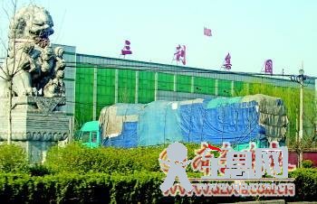 记者暗访再生棉加工点：破布旧絮制棉运进纺织厂