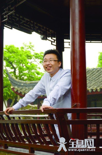 　　虽然才30出头，但张嵚已出版多部畅销书籍。□晓蕾摄