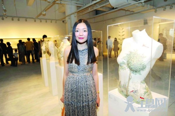 　　彭薇的作品是最具有女性特色的。　　□记者姚永强摄